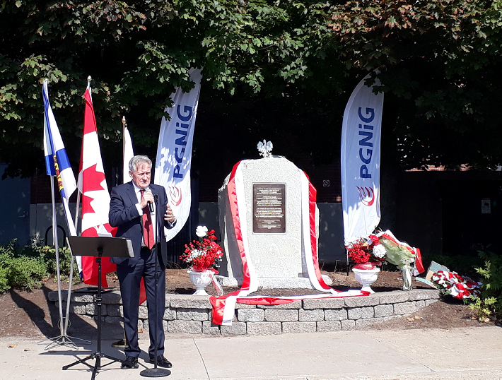 Uroczyste odsłonięcie Monumentu upamiętniającego emigracje z ziem polskich do Kanady